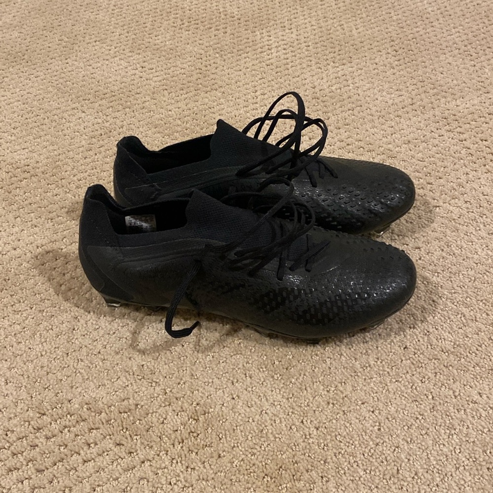 Adidas Predator soccer cleats size 9